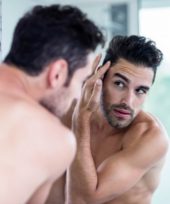 Messieurs, gardez vos cheveux en pleine santé !